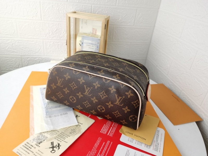 LV Wallets 138